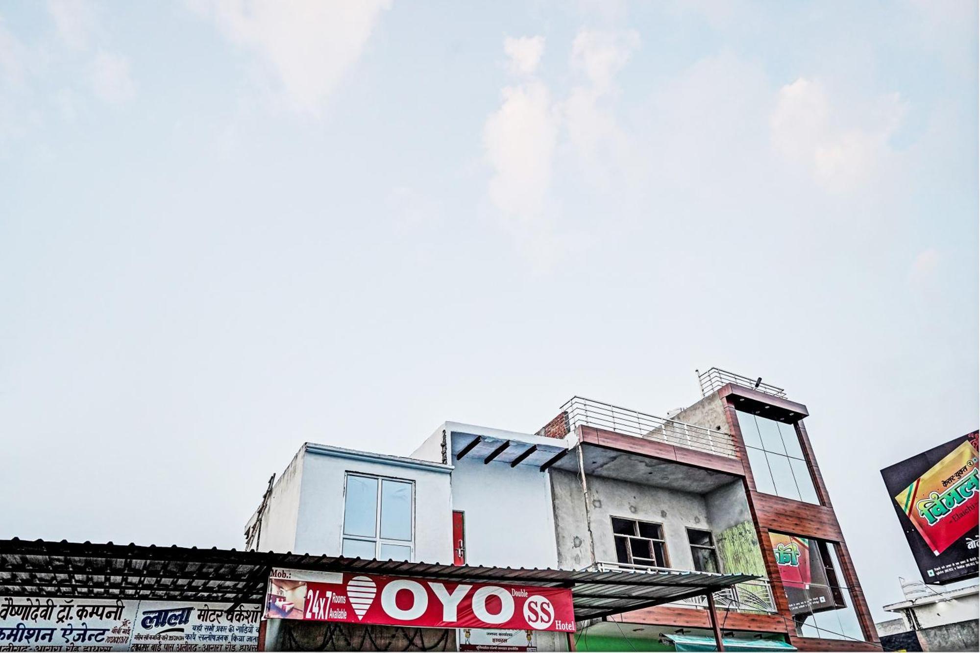 Oyo Double Ss Hotel Hāthras Buitenkant foto