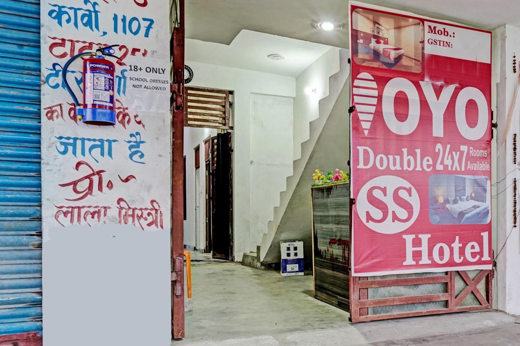 Oyo Double Ss Hotel Hāthras Buitenkant foto