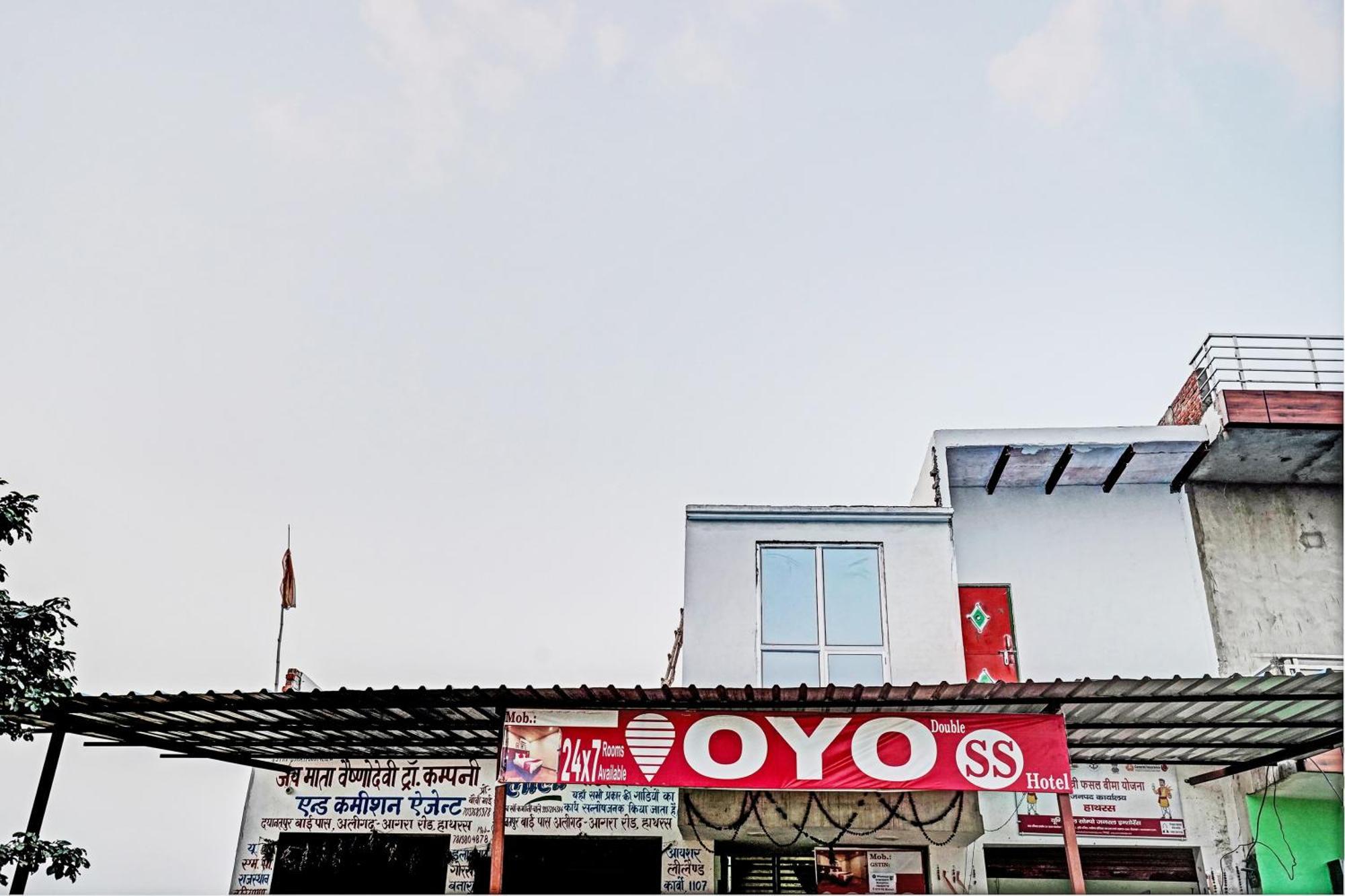 Oyo Double Ss Hotel Hāthras Buitenkant foto